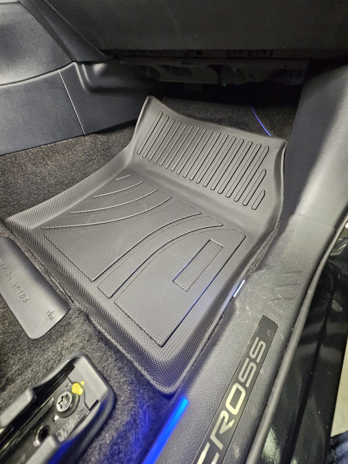 Tapete 3D Toyota Corolla Cross — foto 2