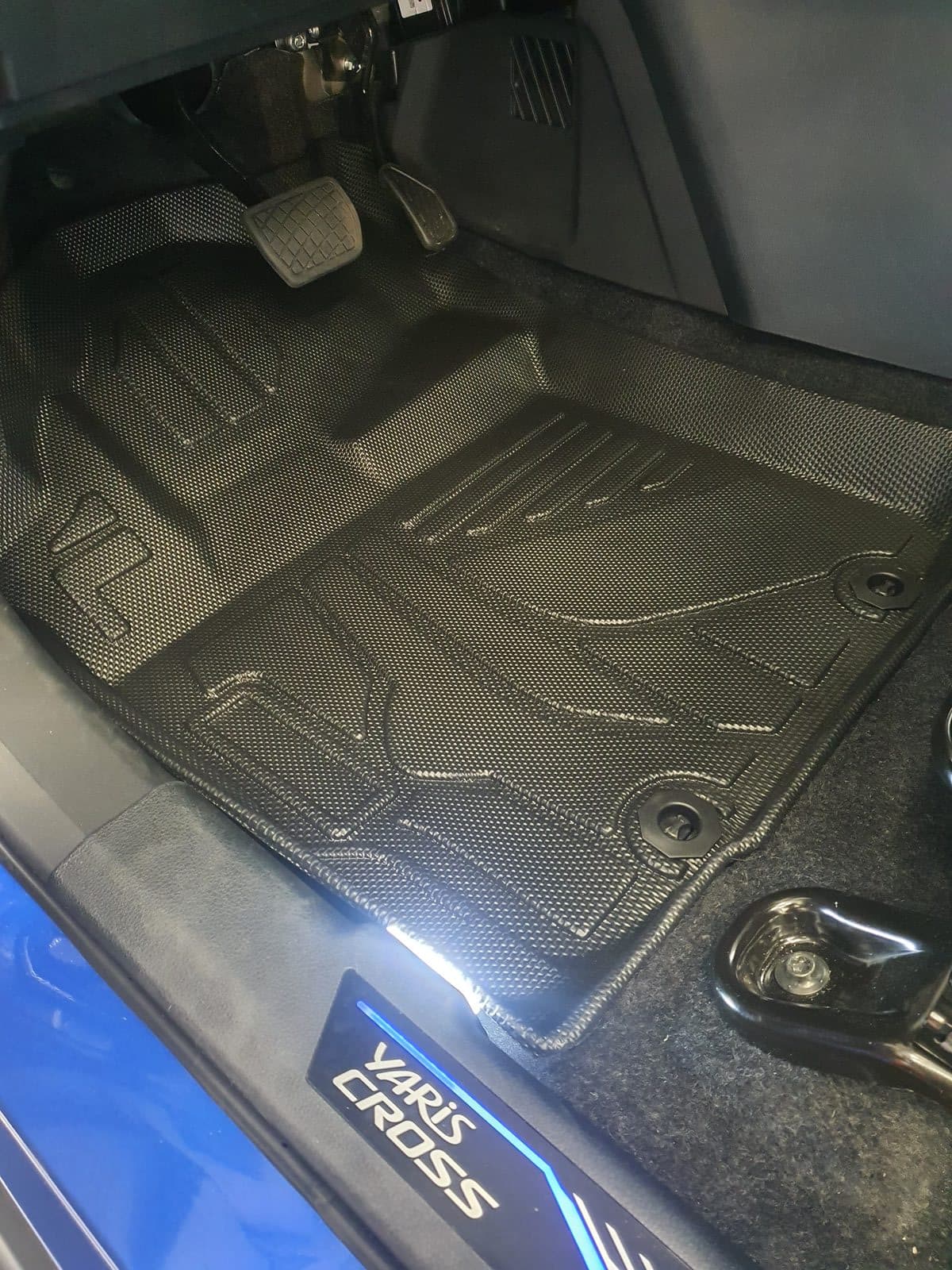 Tapete 3D Toyota Yaris Cross — foto 2
